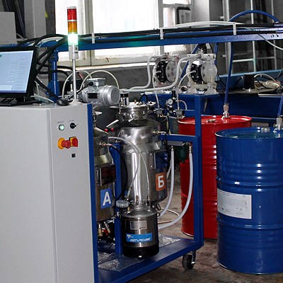 Заливочная установка низкого давления для изготовления изоляции из ППУ гибких трубопроводов непрерывным способом