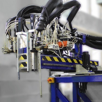 Комплекс для многопозиционной заливки полимерных композитов